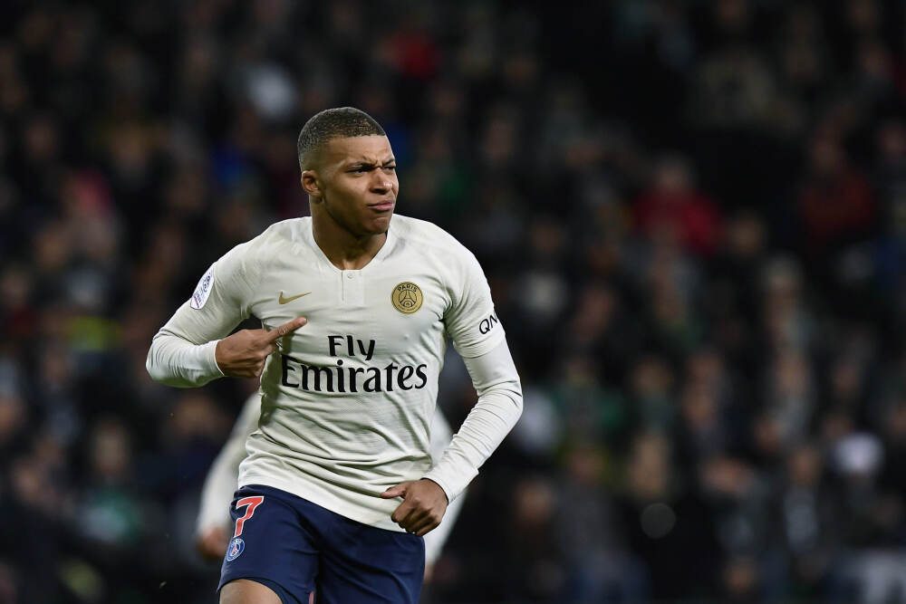 卢卡·齐达内：就像所有阿尔及利亚人民一样，我的家人也支持我们